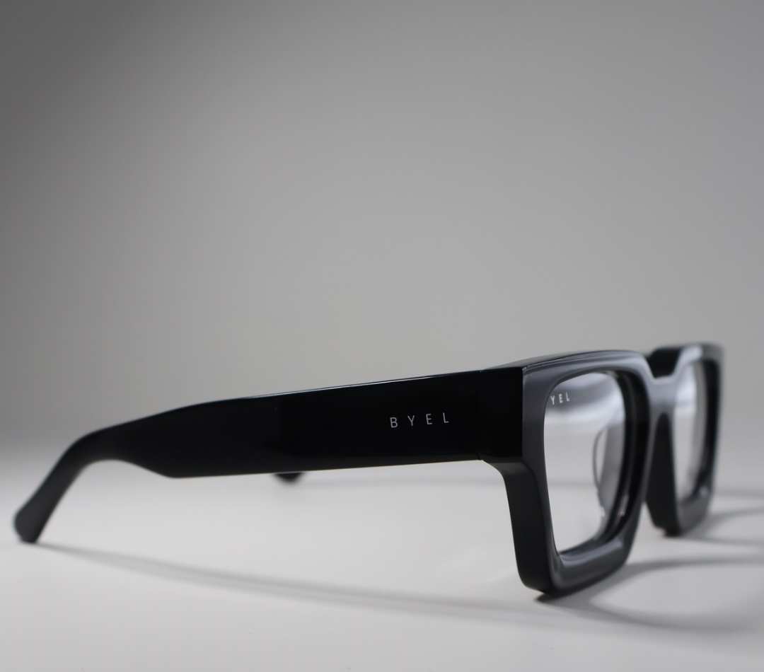 ICONIC Black/Clear