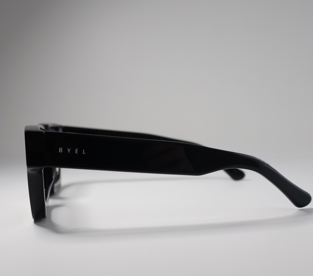 ICONIC Black/Clear